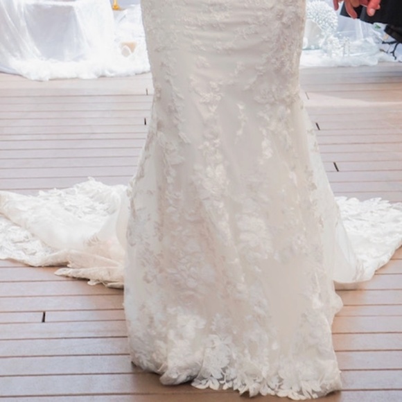 Martina Liana wedding dress and cathedral veil - Picture 5 of 5